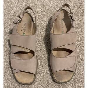 Theresia M. Beige Strappy Comfort Sandals Size 5